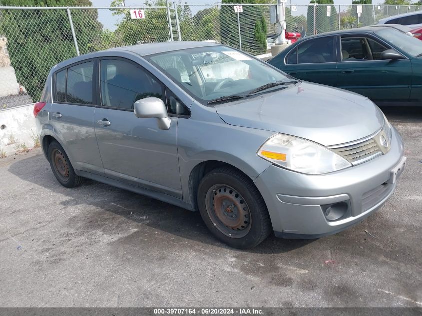 2009 Nissan Versa 1.8S VIN: 3N1BC13E39L460818 Lot: 39707164