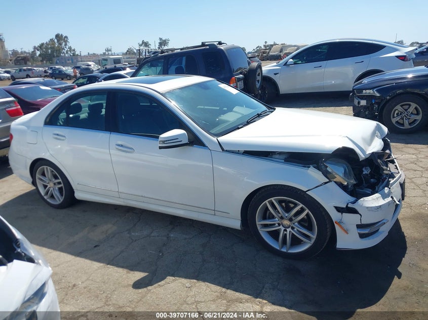2014 MERCEDES-BENZ C 250 LUXURY/SPORT - WDDGF4HB4EA941789