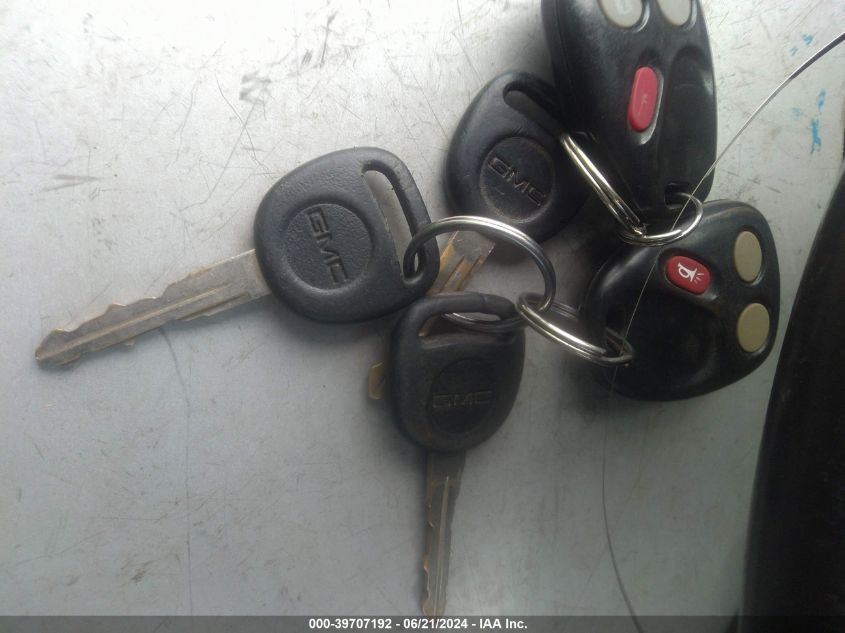 2005 GMC New Sierra C1500 VIN: 2GTEC13TX51348702 Lot: 39707192