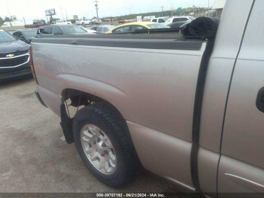 2005 GMC New Sierra C1500 VIN: 2GTEC13TX51348702 Lot: 39707192