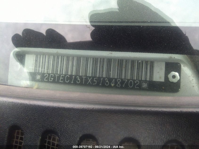 2005 GMC New Sierra C1500 VIN: 2GTEC13TX51348702 Lot: 39707192