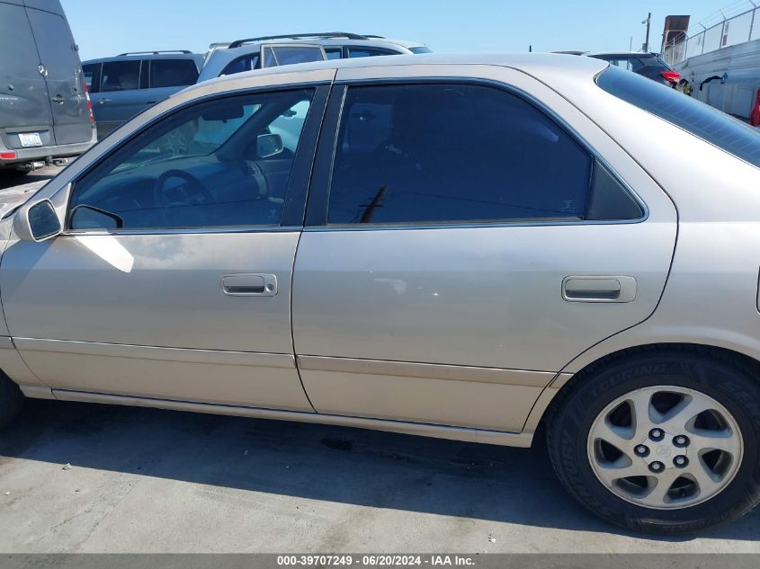 2000 Toyota Camry Ce VIN: 4T1BG22K2YU942842 Lot: 39707249