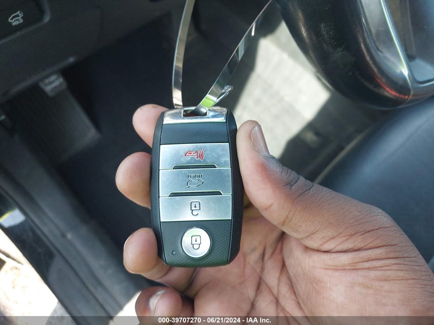 2018 Kia Sorento 3.3L Ex VIN: 5XYPHDA57JG392916 Lot: 39707270