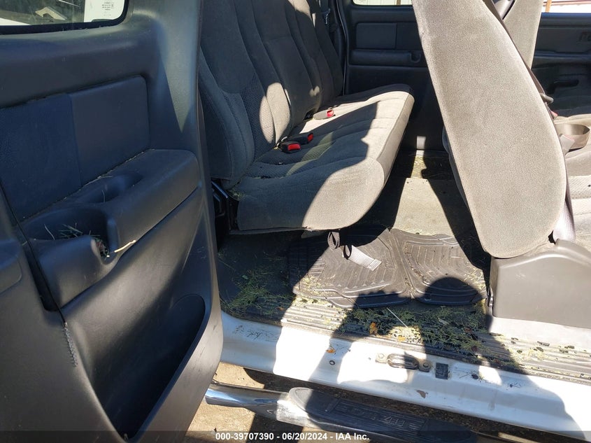 2004 Chevrolet Silverado K1500 VIN: 2GCEK19T241385543 Lot: 39707390