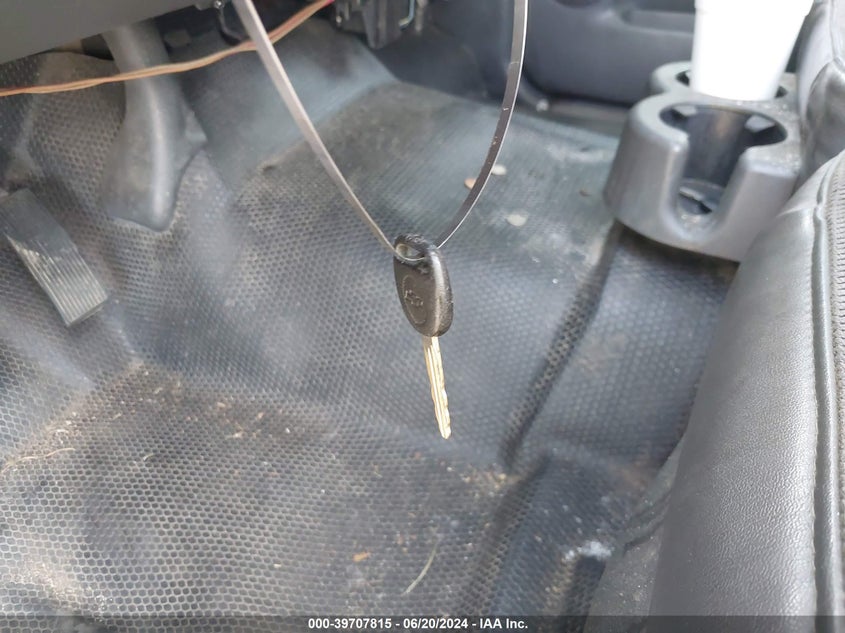 2006 Chevrolet Silverado 1500 Work Truck VIN: 2GCEC19V361152658 Lot: 39707815