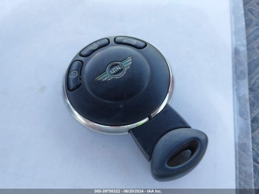 2011 Mini Cooper Clubman VIN: WMWZF3C59BTX82165 Lot: 39708322