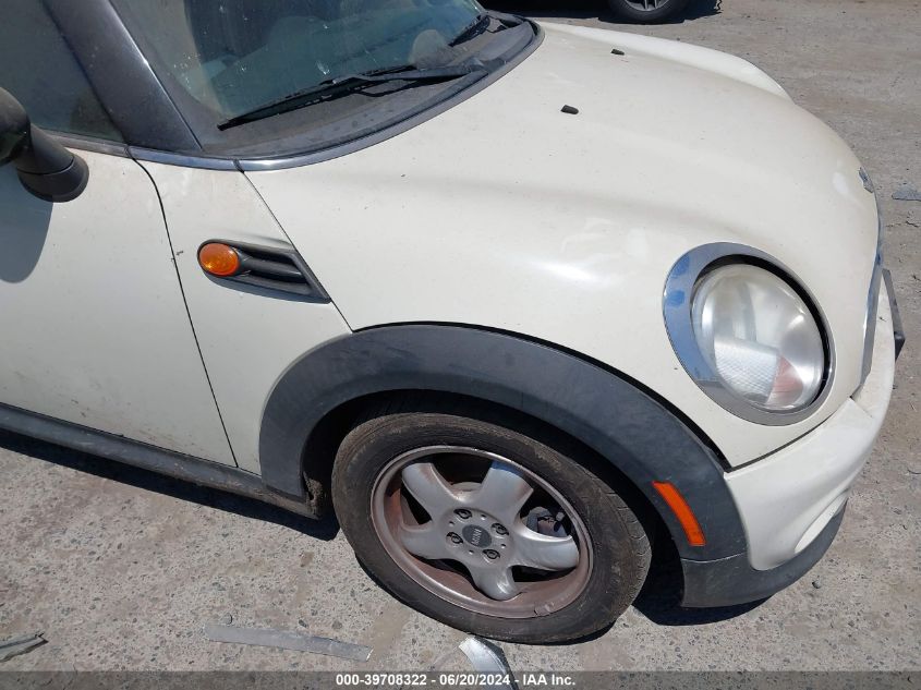 2011 Mini Cooper Clubman VIN: WMWZF3C59BTX82165 Lot: 39708322