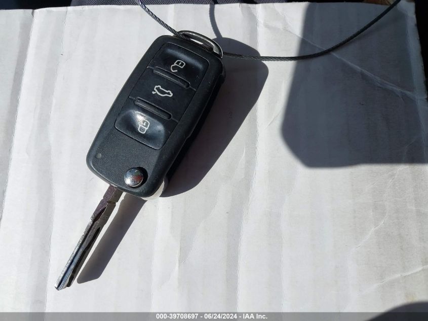 2016 Volkswagen Passat 1.8T S VIN: 1VWAT7A38GC019236 Lot: 39708697