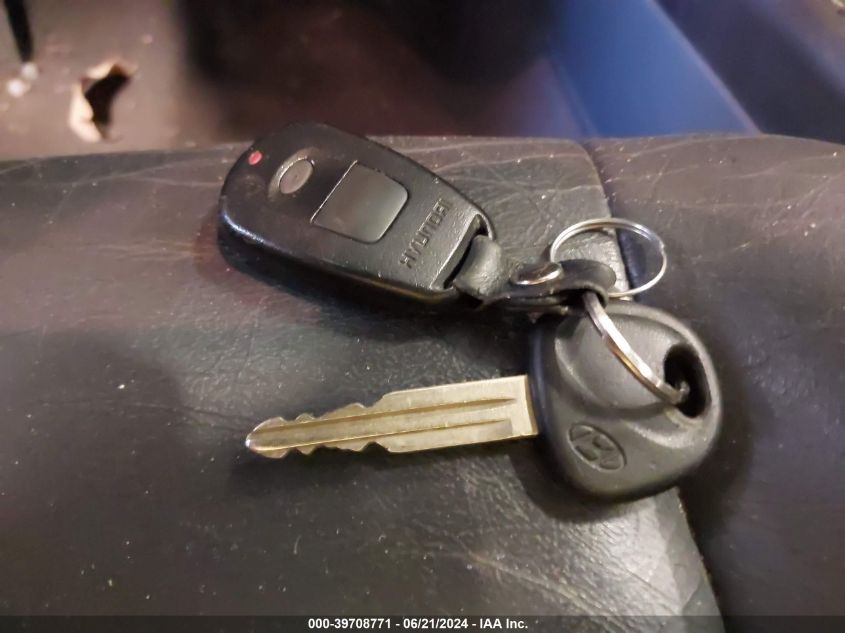 2001 Hyundai Elantra Gls/Gt VIN: KMHDN55D61U031870 Lot: 39708771