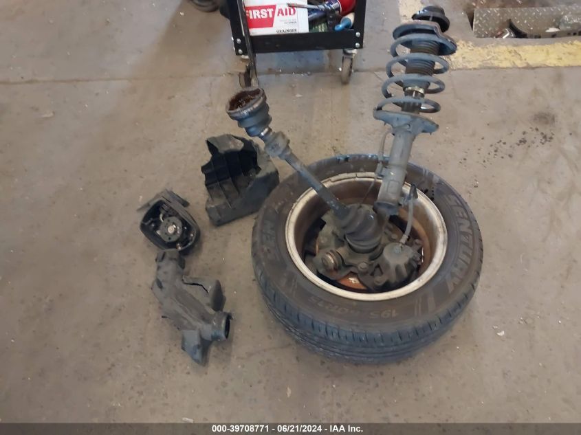 2001 Hyundai Elantra Gls/Gt VIN: KMHDN55D61U031870 Lot: 39708771