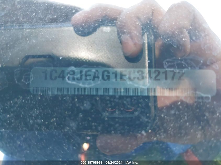 2014 Jeep Grand Cherokee Laredo VIN: 1C4RJEAG1EC342172 Lot: 39708959