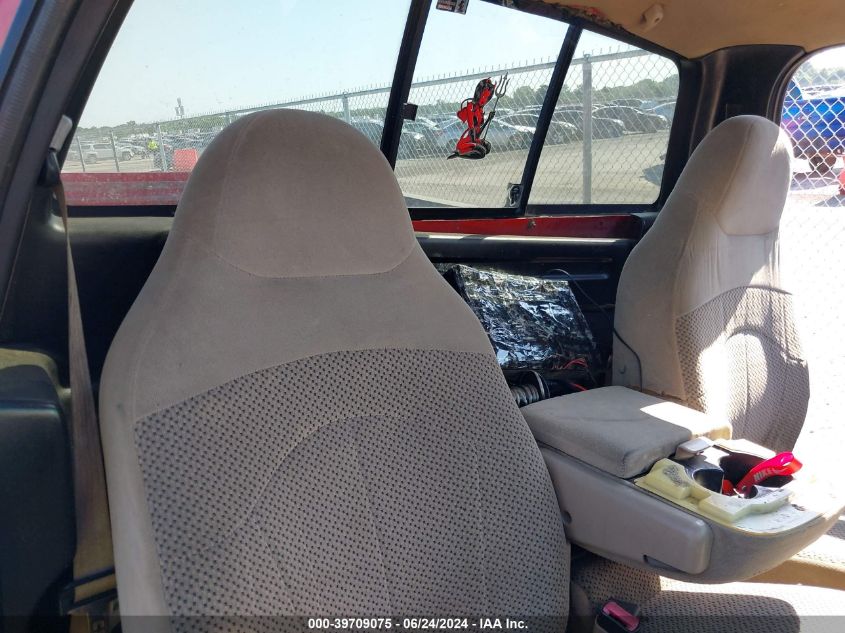 2000 Ford F-150 Xl/Xlt VIN: 1FTZF0727YKA99414 Lot: 39709075