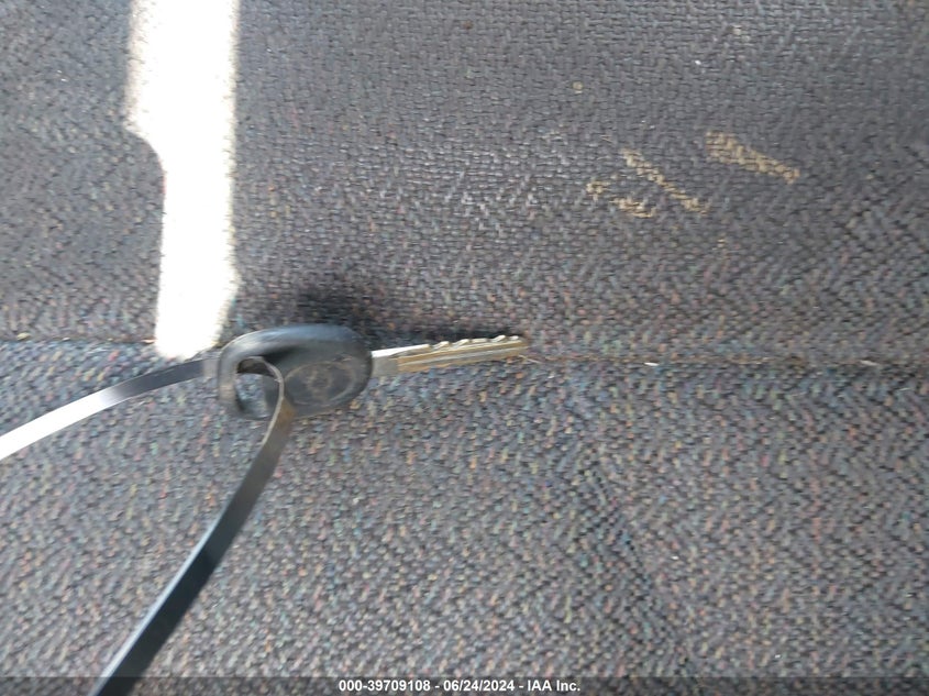 2004 Chevrolet Silverado 1500 Work Truck VIN: 1GCEK14X54Z240790 Lot: 39709108