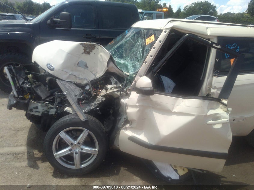 2013 Kia Soul + VIN: KNDJT2A66D7527015 Lot: 39709610