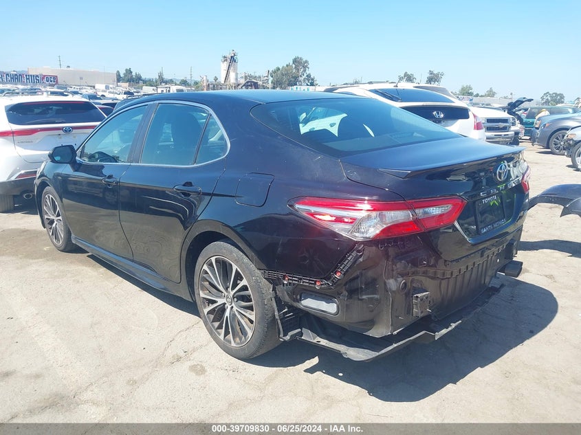 2018 TOYOTA CAMRY SE - 4T1B11HK0JU598968