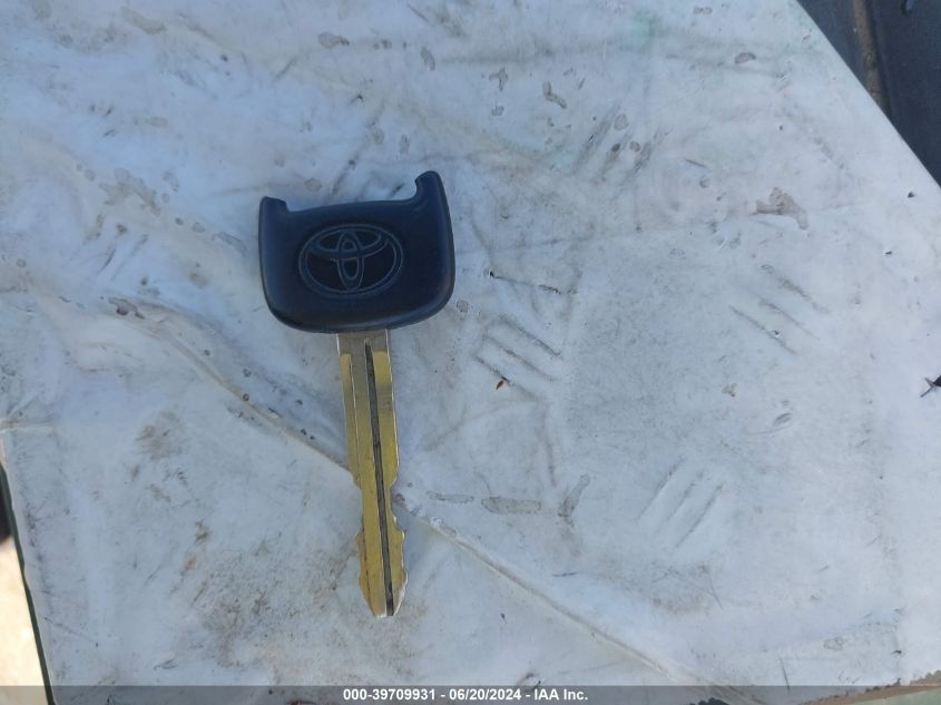 2000 Toyota Camry Le VIN: JT2BG22K1Y0480522 Lot: 39709931