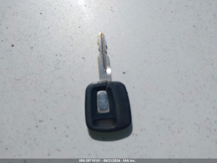 2000 Lincoln Continental VIN: 1LNHM97V7YY817309 Lot: 39710101