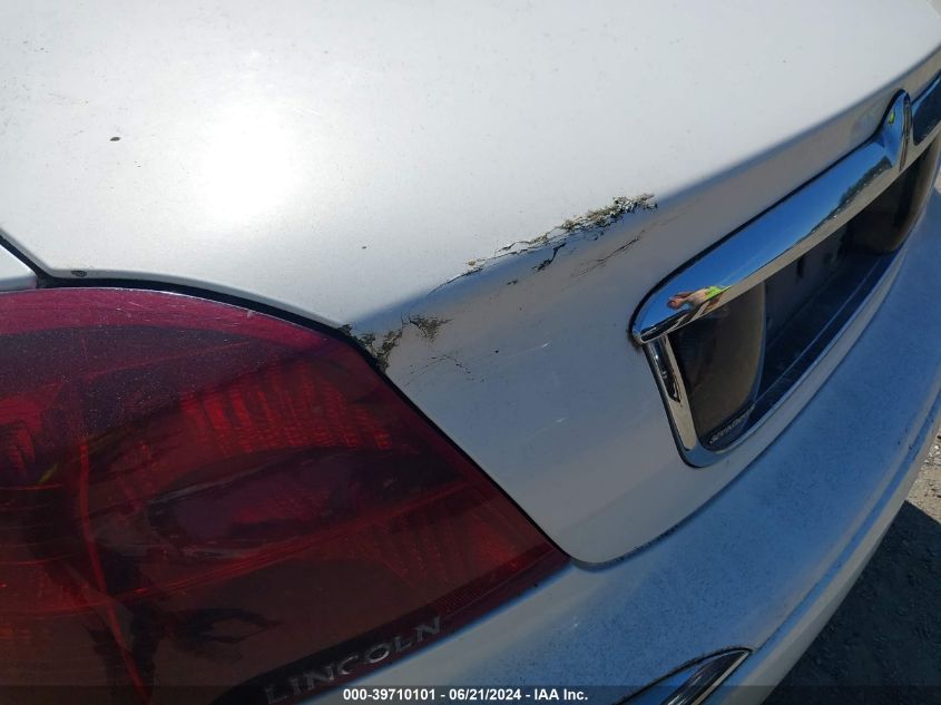 2000 Lincoln Continental VIN: 1LNHM97V7YY817309 Lot: 39710101