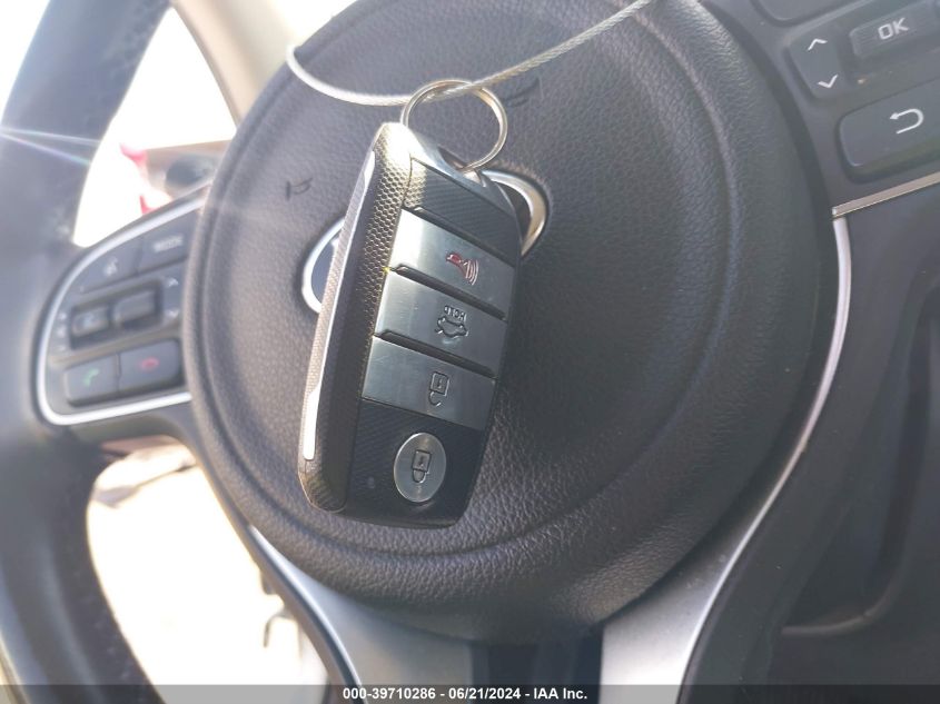 2017 Kia Optima Hybrid VIN: KNAGT4LE8H5015975 Lot: 39710286