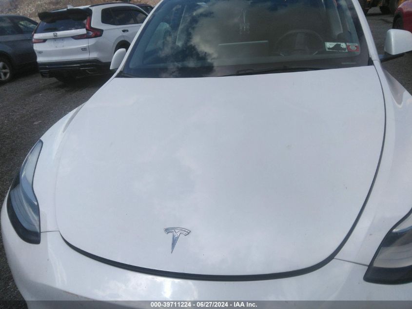 2022 Tesla Model Y Long Range Dual Motor All-Wheel Drive VIN: 7SAYGAEE3NF381136 Lot: 39711224