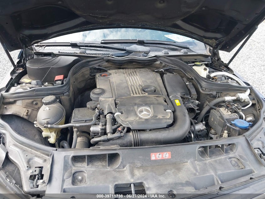 2014 MERCEDES-BENZ C 250 LUXURY/SPORT - WDDGF4HB0EG242138