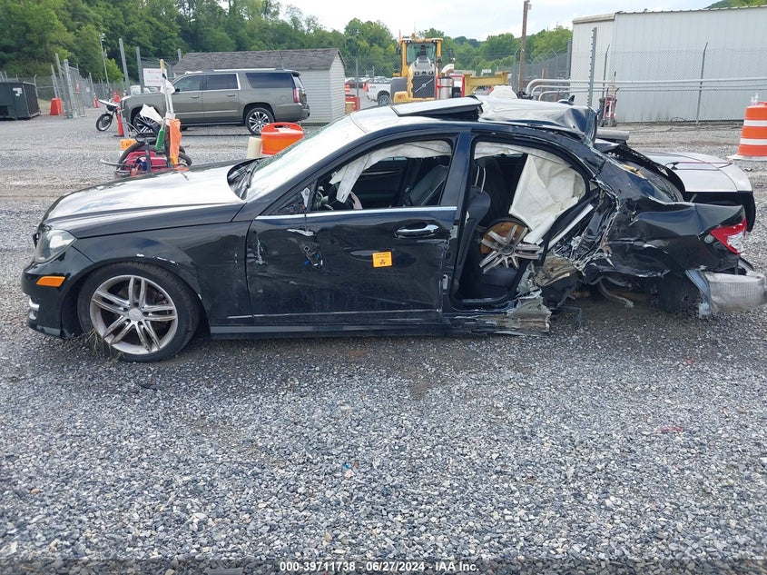 2014 MERCEDES-BENZ C 250 LUXURY/SPORT - WDDGF4HB0EG242138