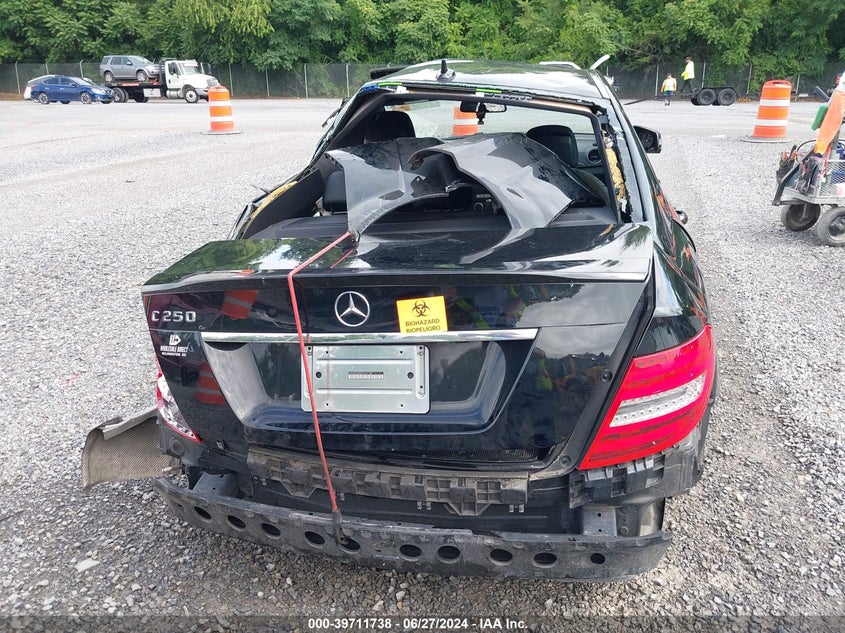 2014 MERCEDES-BENZ C 250 LUXURY/SPORT - WDDGF4HB0EG242138