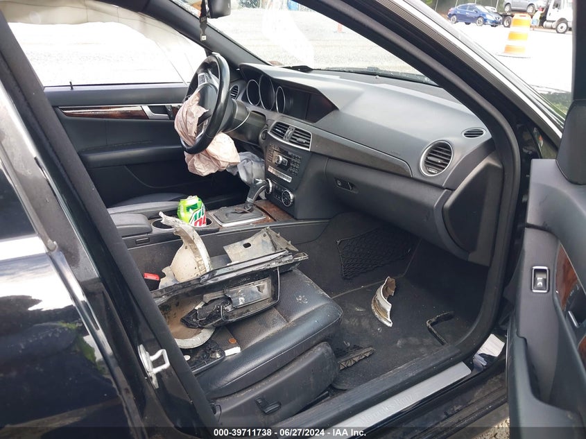 2014 MERCEDES-BENZ C 250 LUXURY/SPORT - WDDGF4HB0EG242138