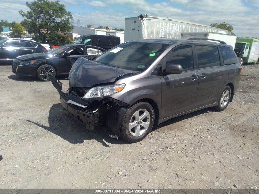 5TDKZ3DC1JS961693 2018 TOYOTA SIENNA - Image 2