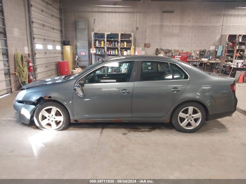 2008 Volkswagen Jetta Se/Sel VIN: 3VWRM71K28M005744 Lot: 39711930