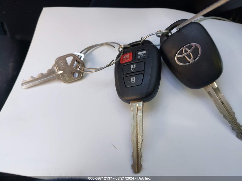 VIN 2T1BURHE5KC196429 2019 TOYOTA COROLLA LE