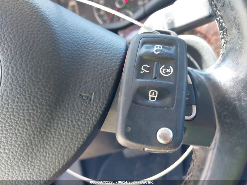 2013 Volkswagen Passat 2.0L Tdi Sel Premium VIN: 1VWCN7A39DC145328 Lot: 39712228