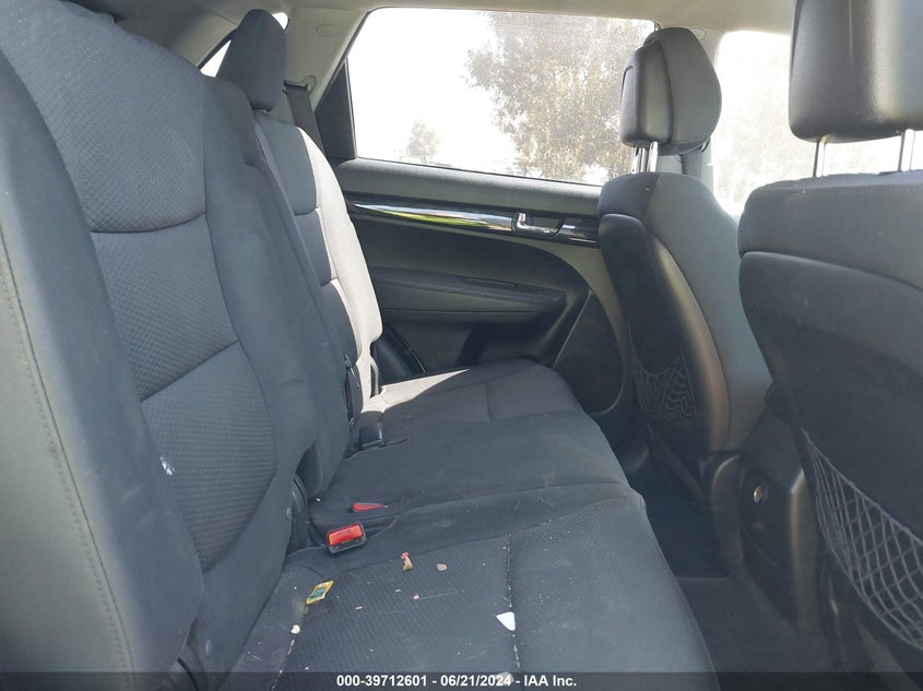 2011 Kia Sorento Lx V6 VIN: 5XYKT4A21BG105098 Lot: 39712601