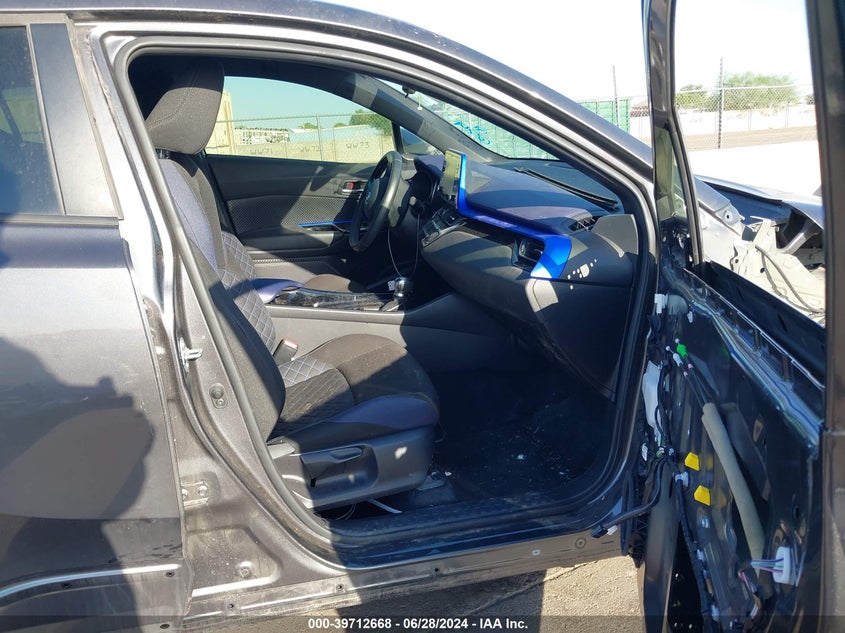 2020 Toyota C-Hr Xle/Le/Limited VIN: JTNKHMBX2L1065588 Lot: 39712668