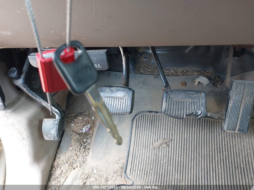 2001 Ford F-250 Xl/Xlt VIN: 1FTNF20F01EB89824 Lot: 39712851