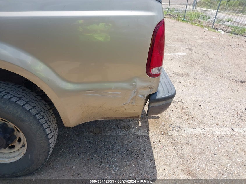 2001 Ford F-250 Xl/Xlt VIN: 1FTNF20F01EB89824 Lot: 39712851