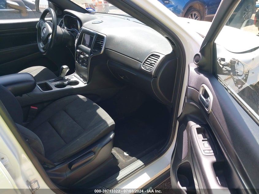 VIN 1C4RJEAG7JC277600 2018 JEEP GRAND CHEROKEE LAREDO 4X2