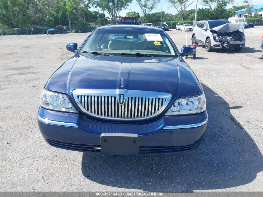 2009 Lincoln Town Car Signature Limited VIN: 2LNHM82V69X606072 Lot: 39713463