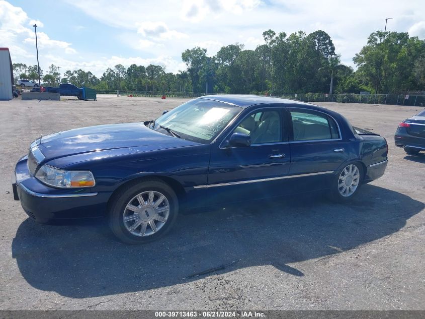 2009 Lincoln Town Car Signature Limited VIN: 2LNHM82V69X606072 Lot: 39713463