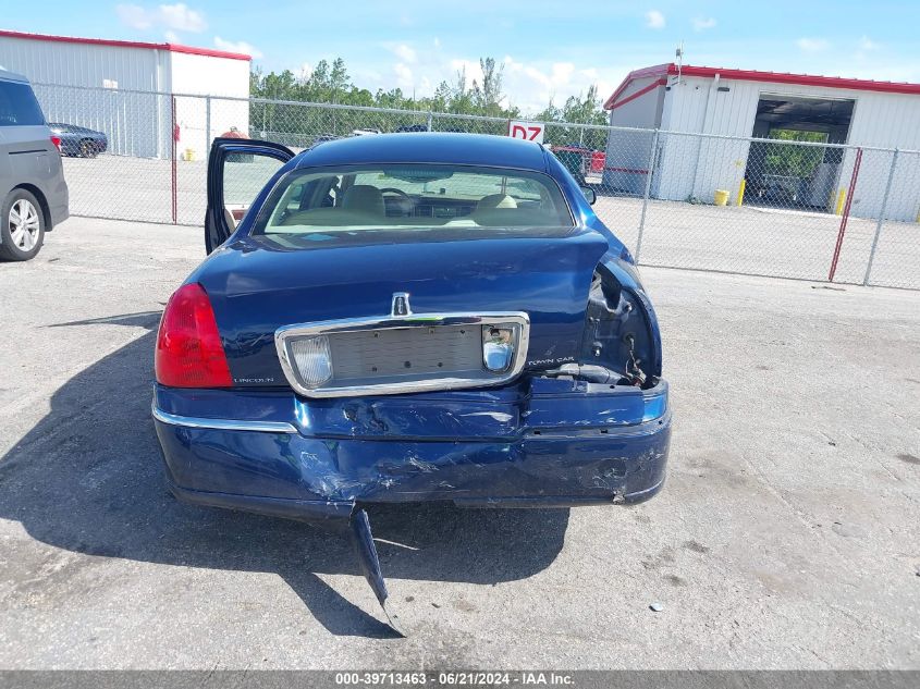 2009 Lincoln Town Car Signature Limited VIN: 2LNHM82V69X606072 Lot: 39713463