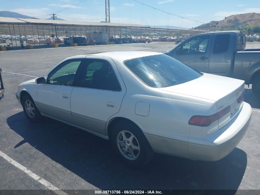 1999 Toyota Camry Le VIN: JT2BG22K2X0333575 Lot: 39713756