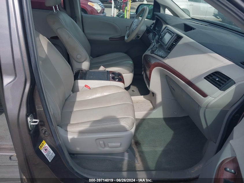 2014 TOYOTA SIENNA XLE/LIMITED - 5TDYK3DC8ES415218