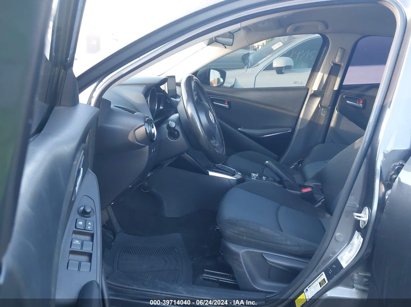 2016 Scion Ia VIN: 3MYDLBZVXGY129965 Lot: 39714040