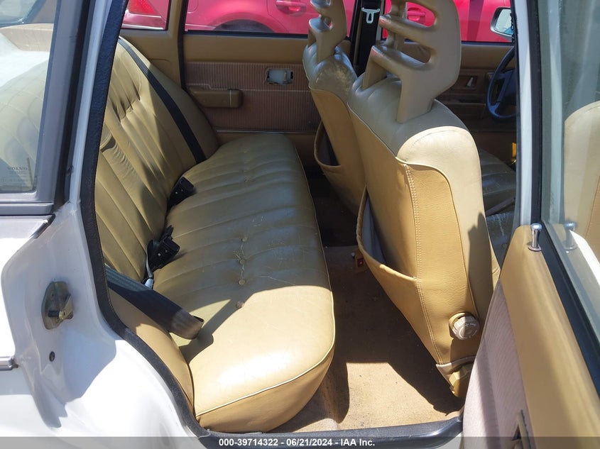 1988 Volvo 240 VIN: YV1AK8840J1301850 Lot: 39714322