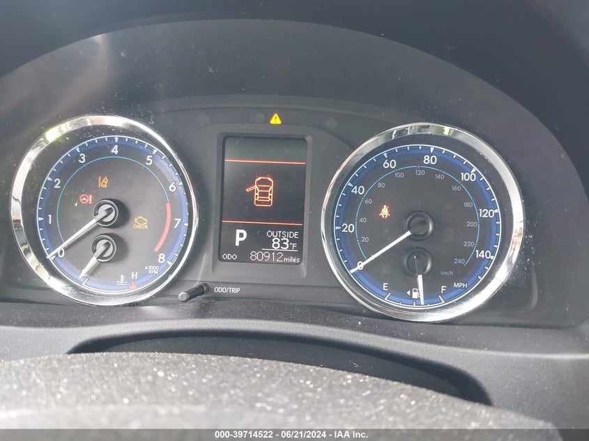 VIN 2T1BURHE5JC085118 2018 TOYOTA COROLLA LE