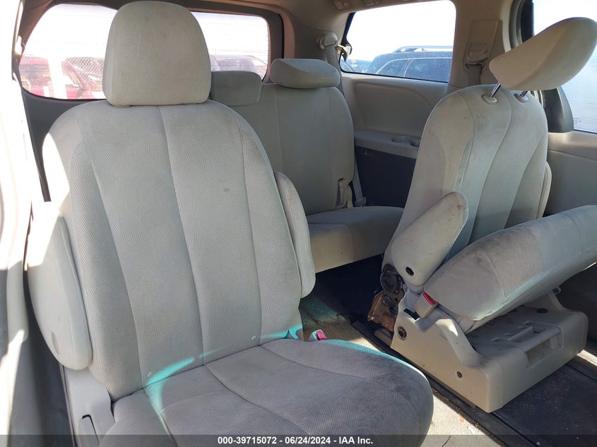 2011 Toyota Sienna VIN: 5TDKA3DC6BS001438 Lot: 39715072