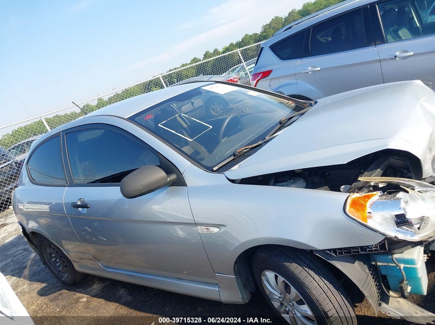2008 Hyundai Accent Gs VIN: KMHCM36C58U084563 Lot: 39715328