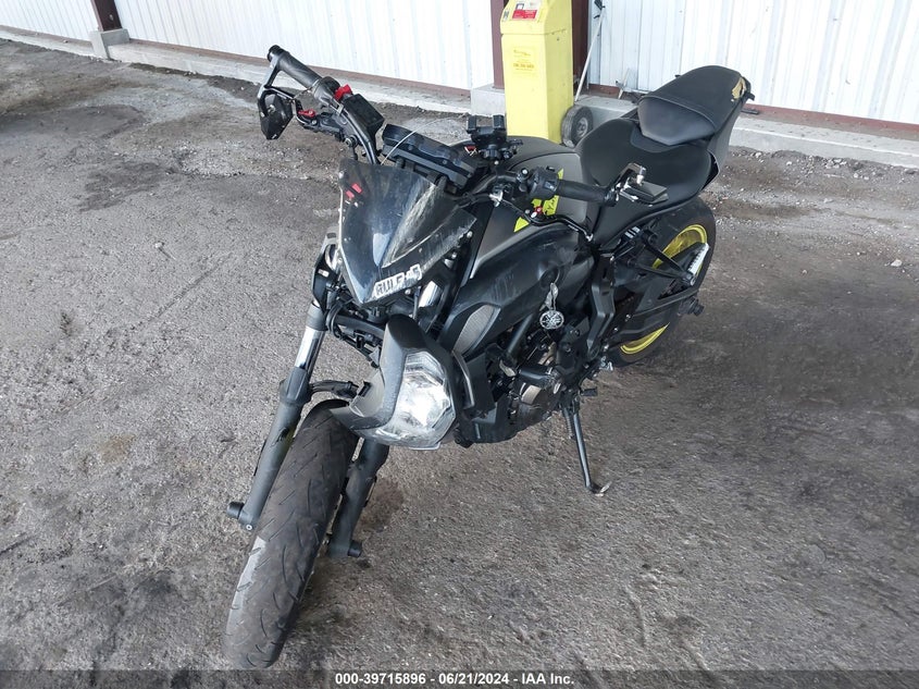 VIN JYARM27E1JA001092 2018 YAMAHA MT07