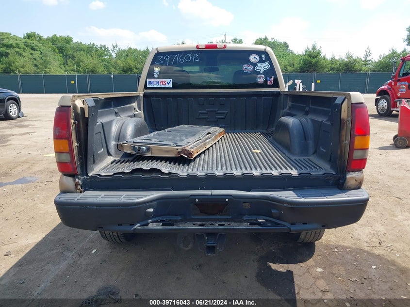 2000 Chevrolet Silverado 1500 Lt VIN: 1GCEK19T2YE223240 Lot: 39716043