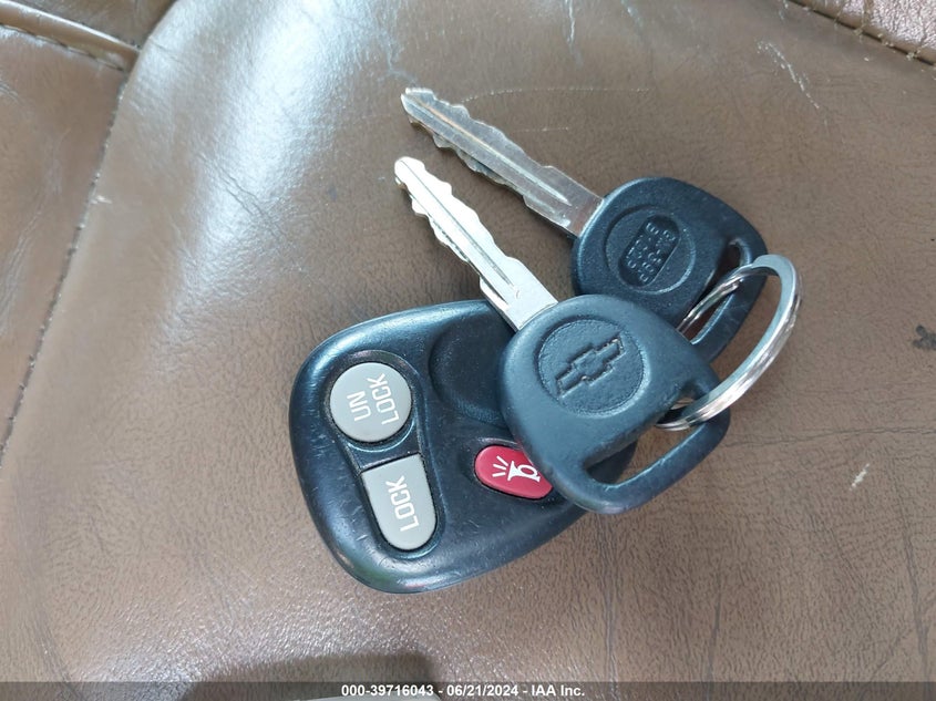 2000 Chevrolet Silverado 1500 Lt VIN: 1GCEK19T2YE223240 Lot: 39716043